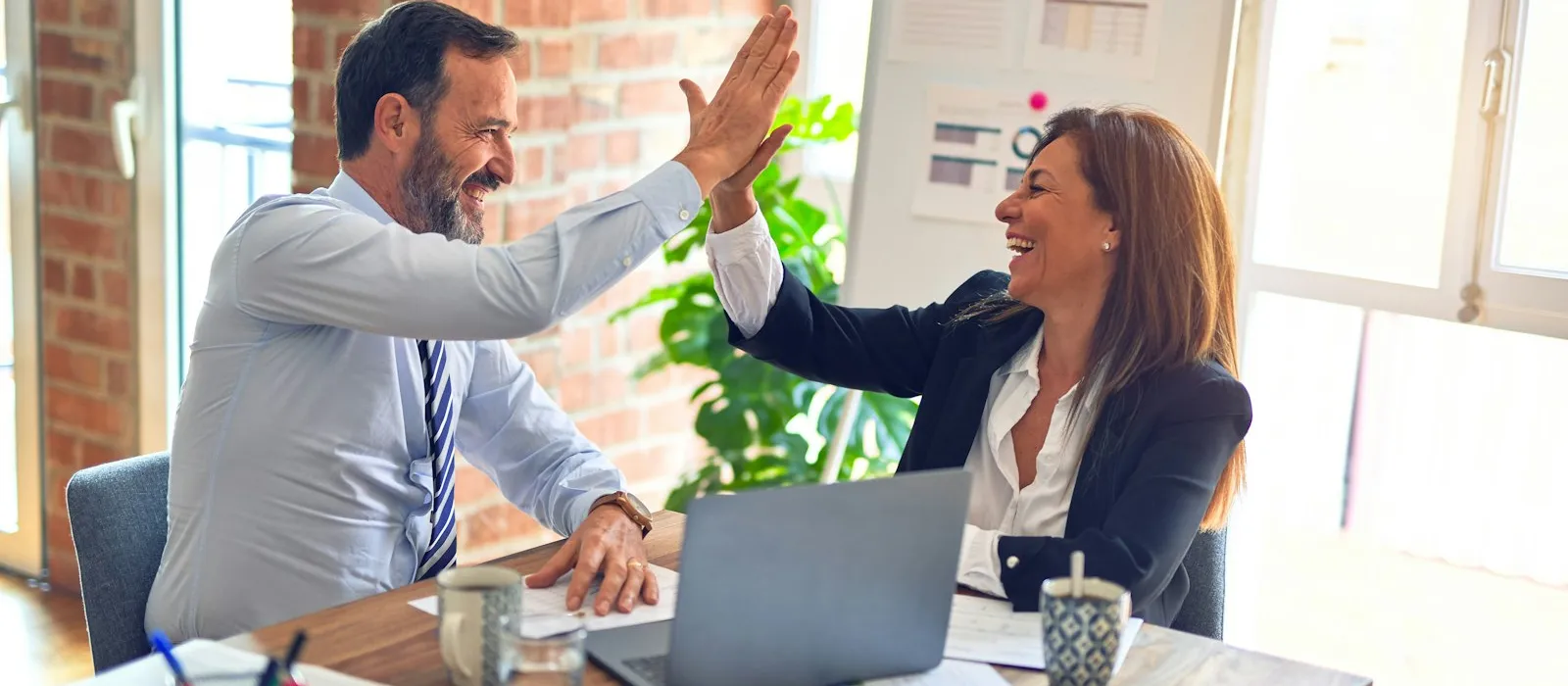 فريق الدعم والاستشارات الهندسية في شركة الكهرباء الذكية